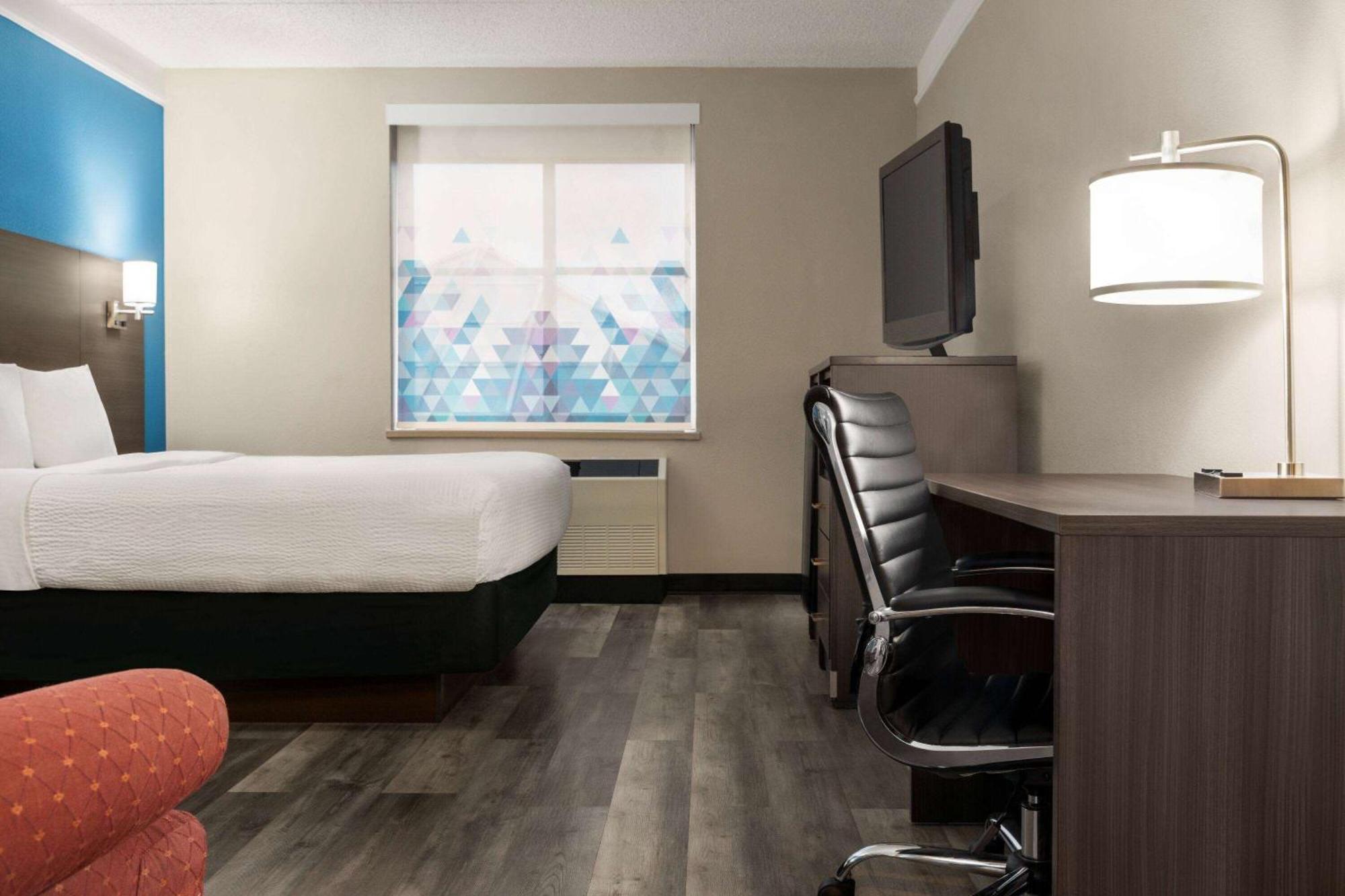 La Quinta By Wyndham Madison American Center Εξωτερικό φωτογραφία