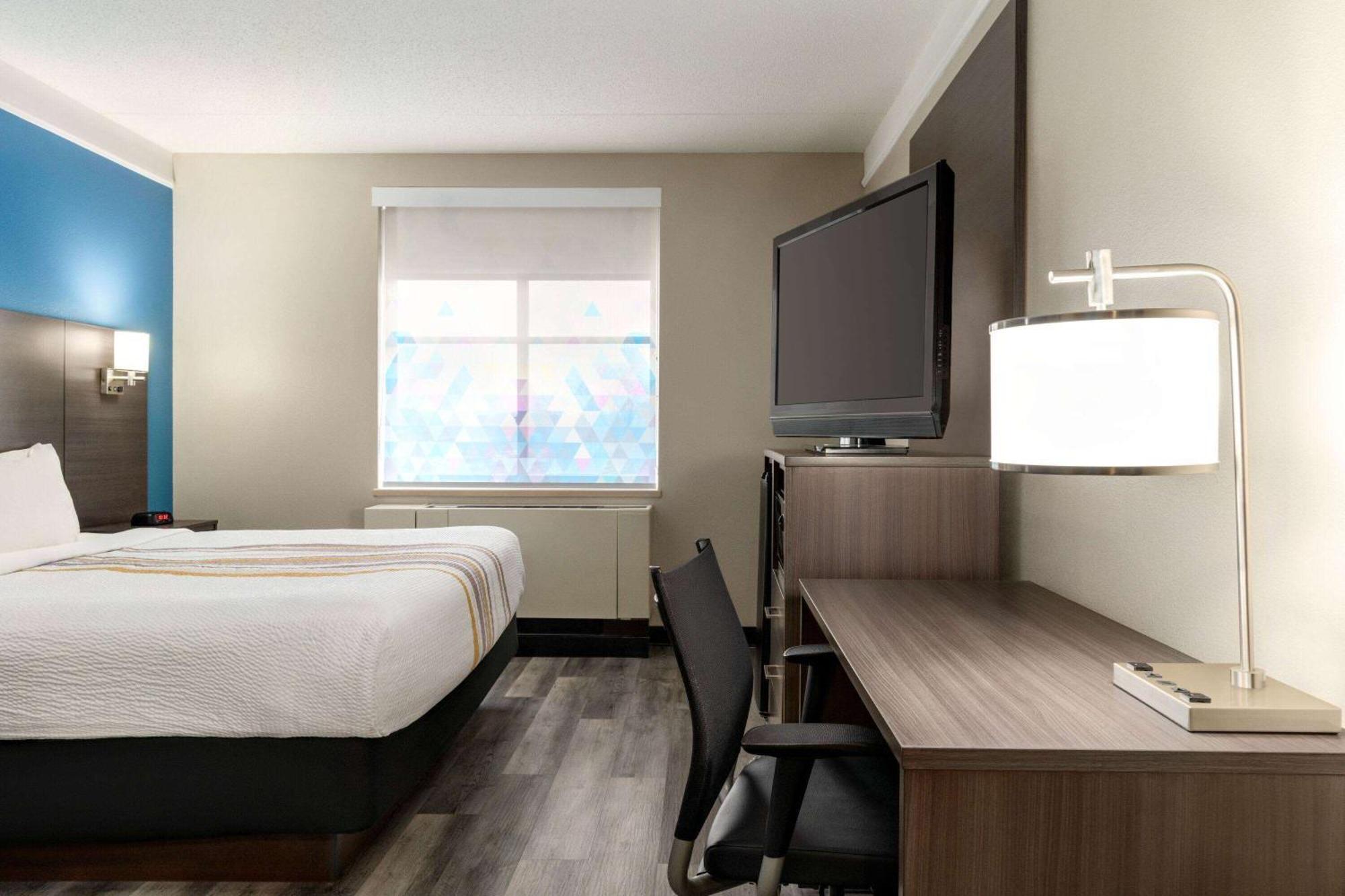 La Quinta By Wyndham Madison American Center Εξωτερικό φωτογραφία